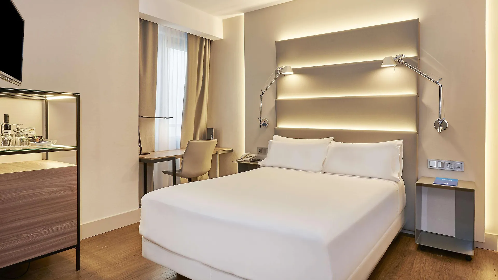 Nh Sants Barcelona Otel 4*,