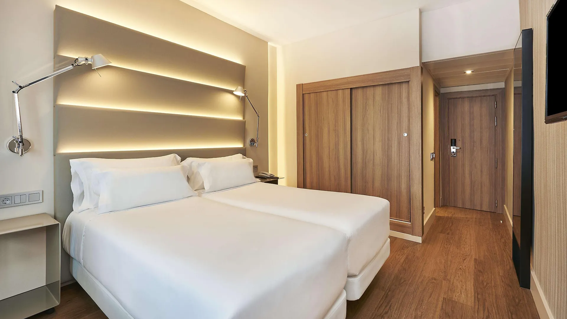 Nh Sants Barcelona Otel 4*,