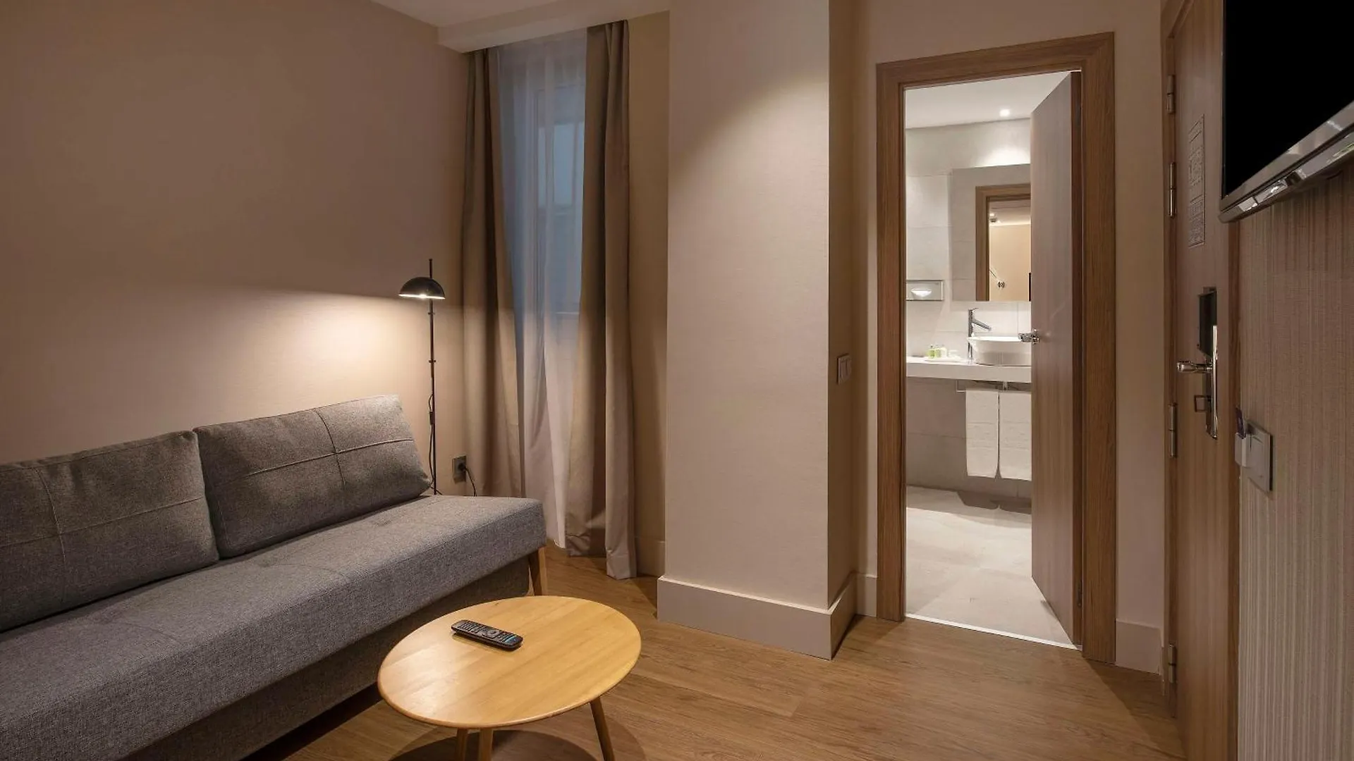 Nh Sants Barcelona Otel